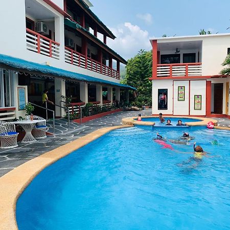 Badladz Staycation Condos Puerto Galera Buitenkant foto