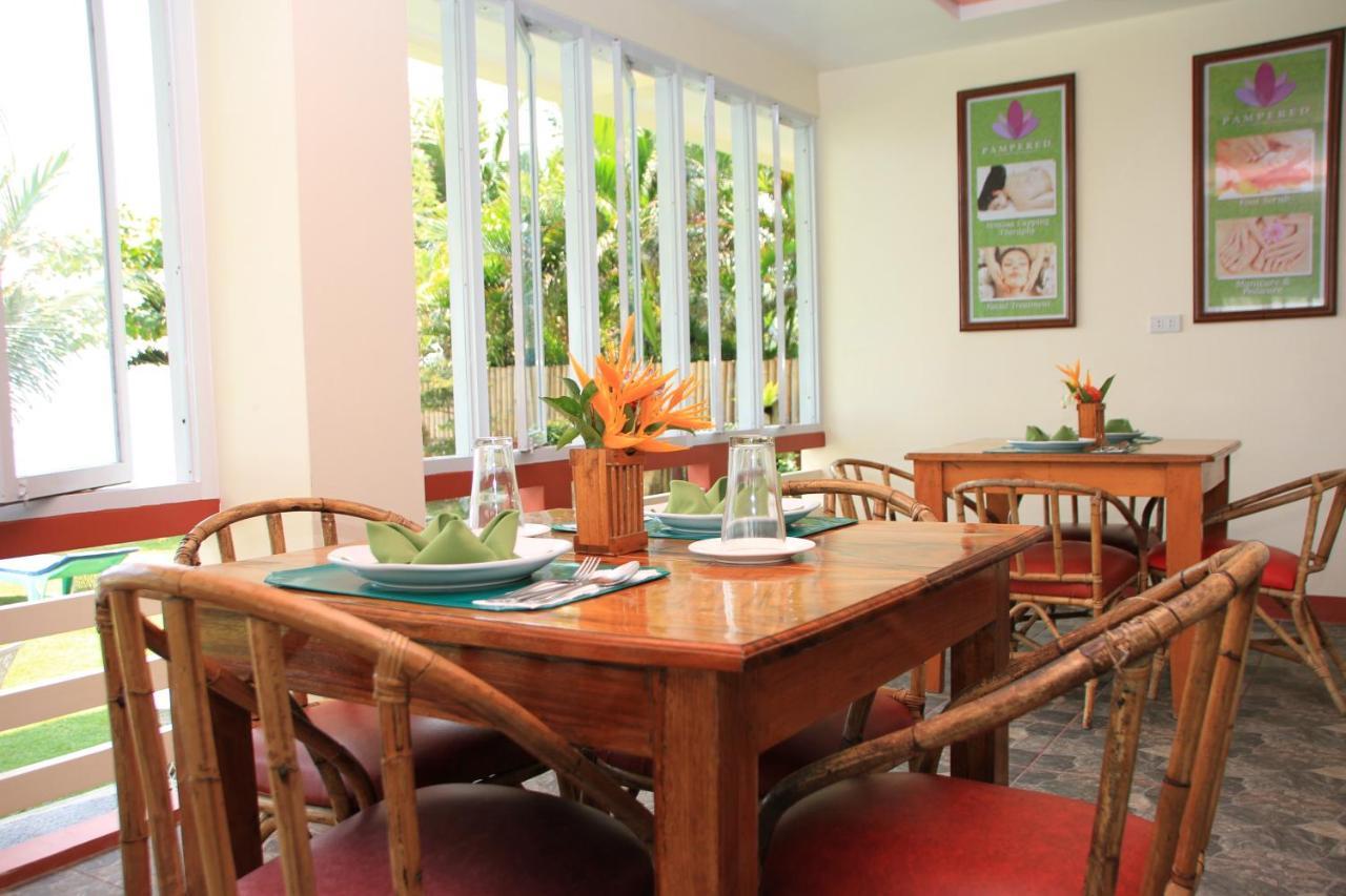 Badladz Staycation Condos Puerto Galera Buitenkant foto