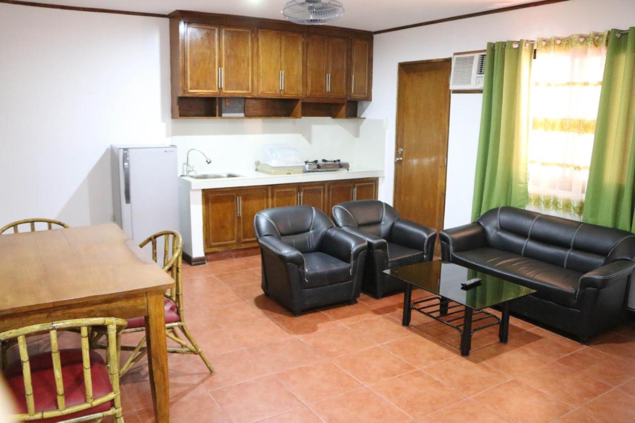 Badladz Staycation Condos Puerto Galera Buitenkant foto