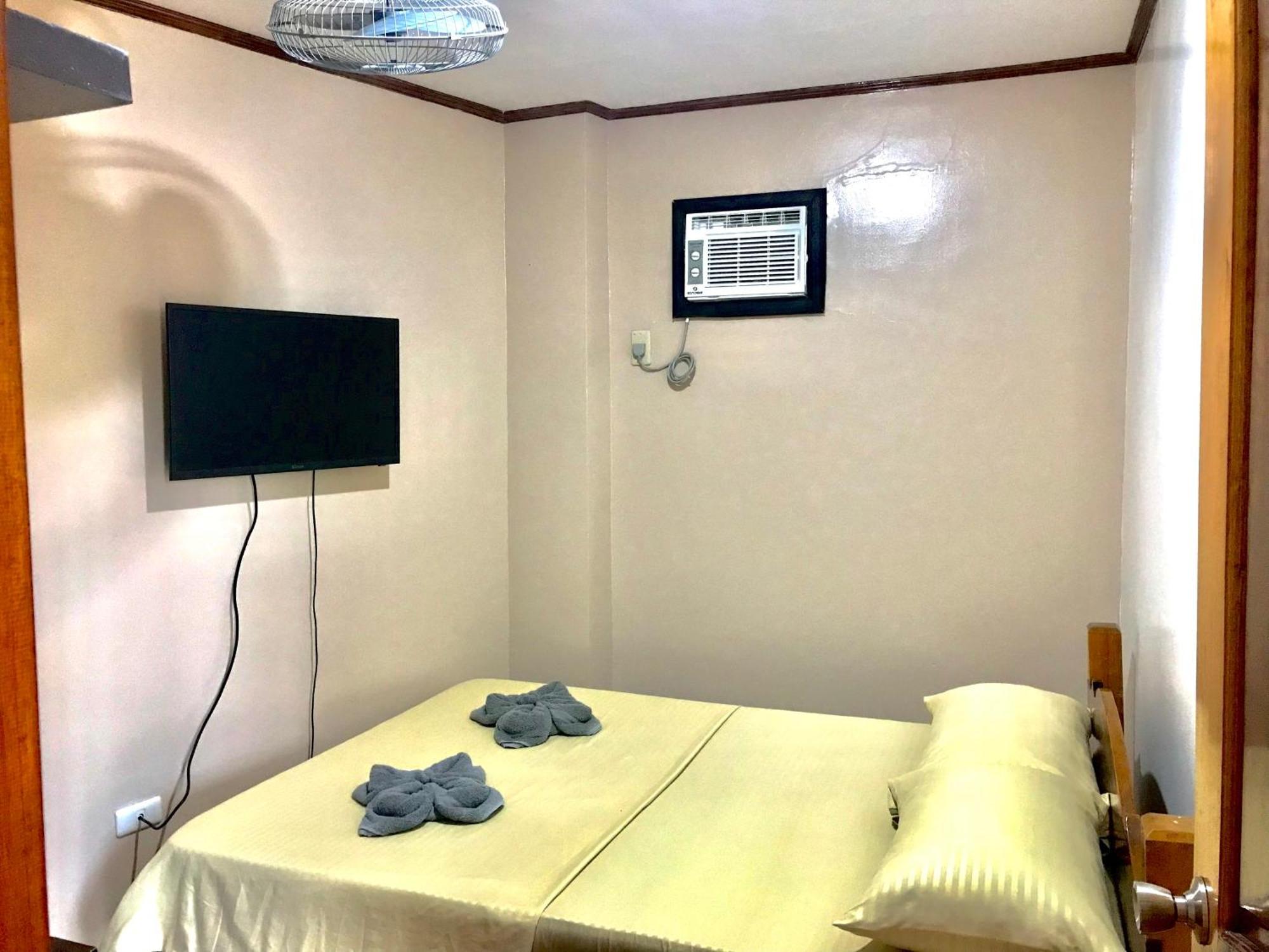 Badladz Staycation Condos Puerto Galera Buitenkant foto