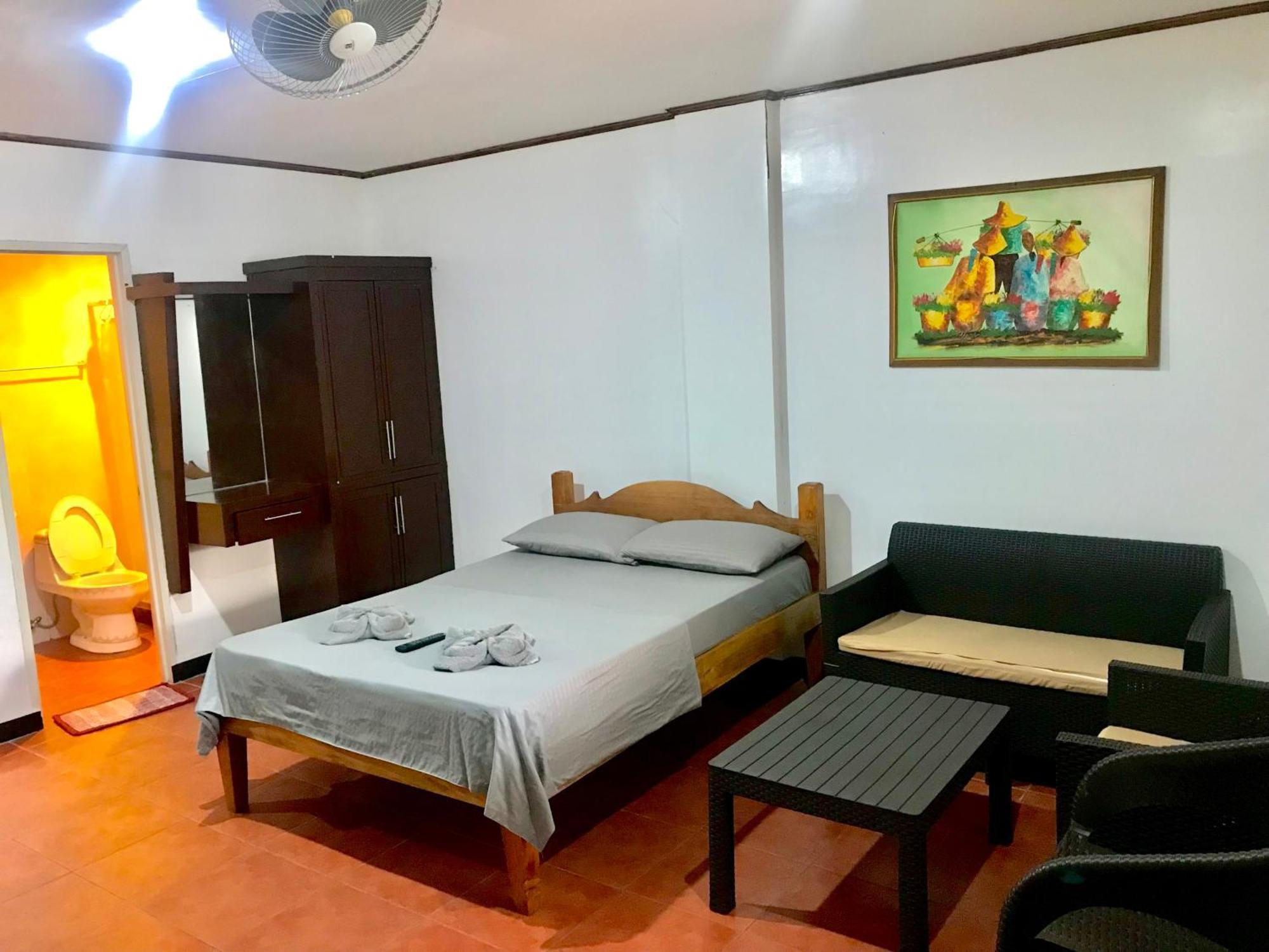 Badladz Staycation Condos Puerto Galera Buitenkant foto
