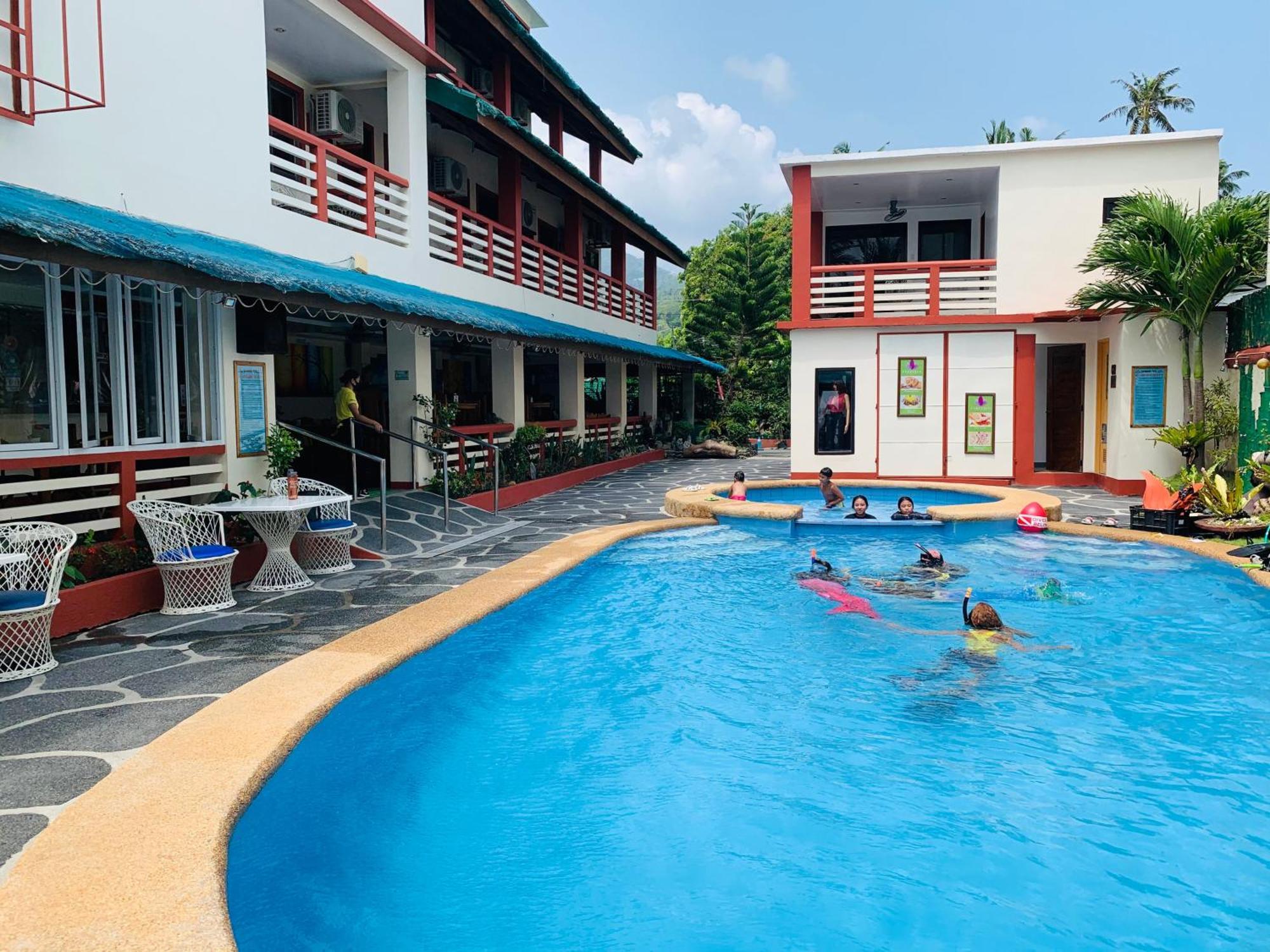 Badladz Staycation Condos Puerto Galera Buitenkant foto