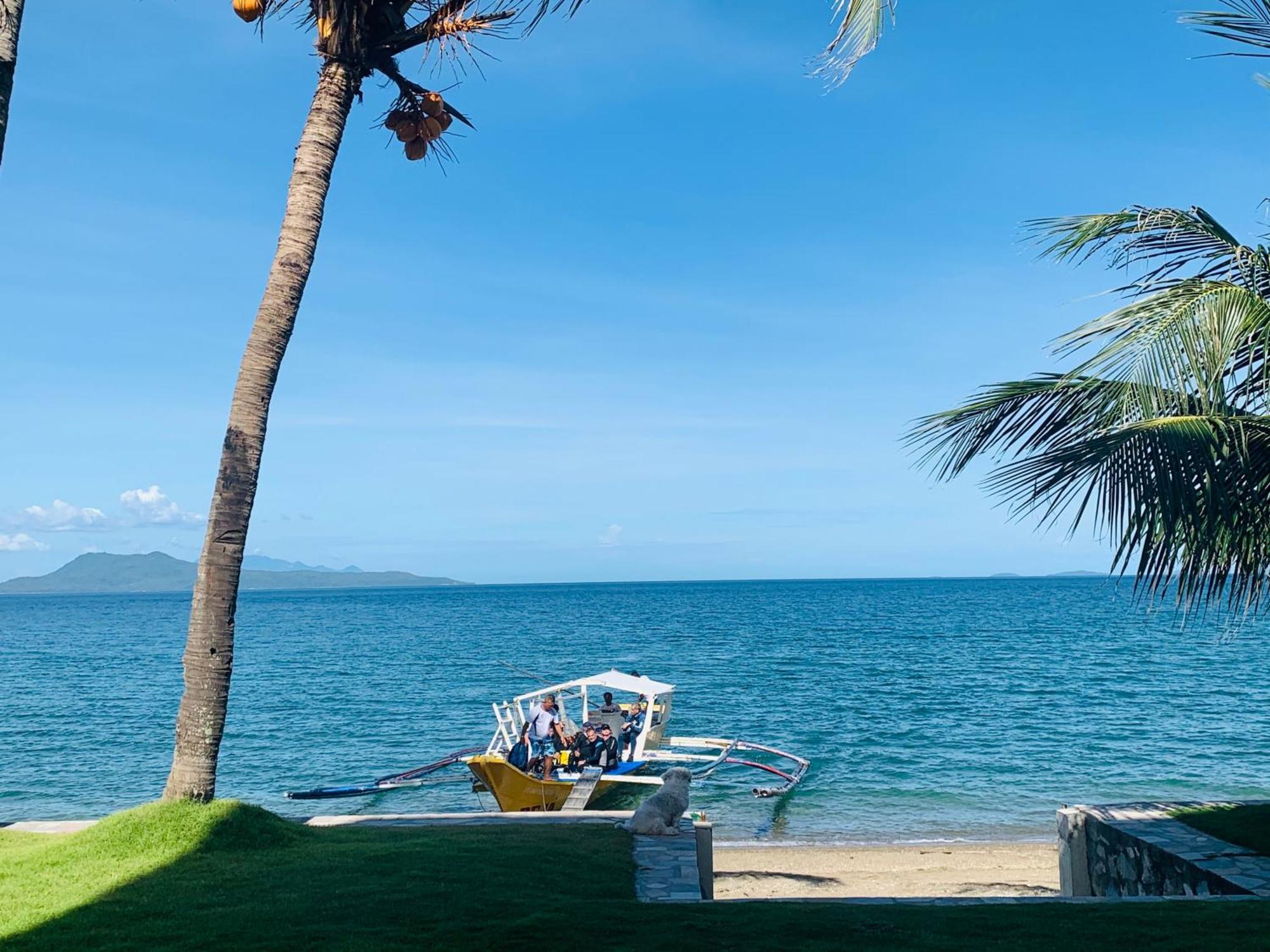 Badladz Staycation Condos Puerto Galera Buitenkant foto