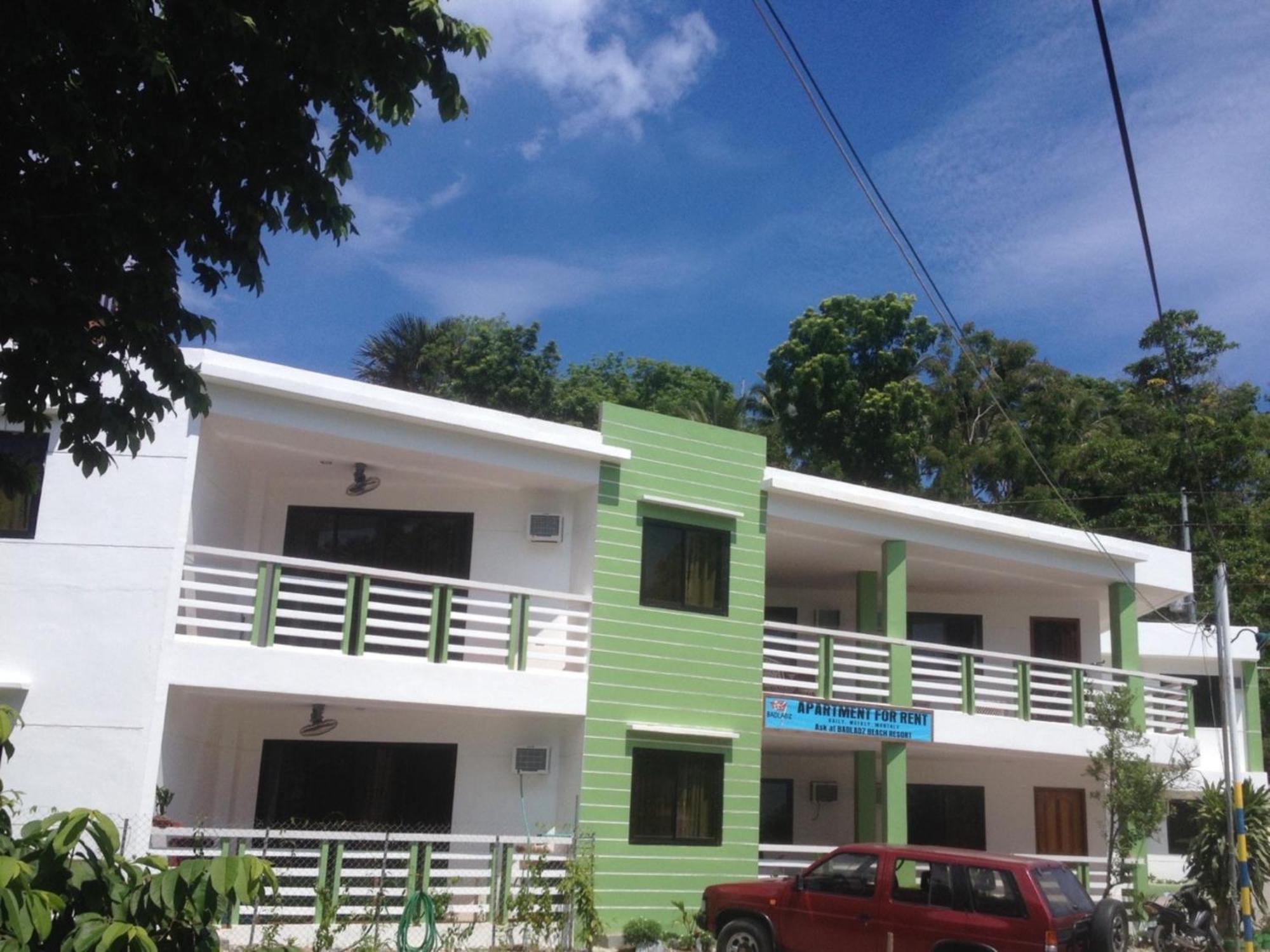 Badladz Staycation Condos Puerto Galera Buitenkant foto