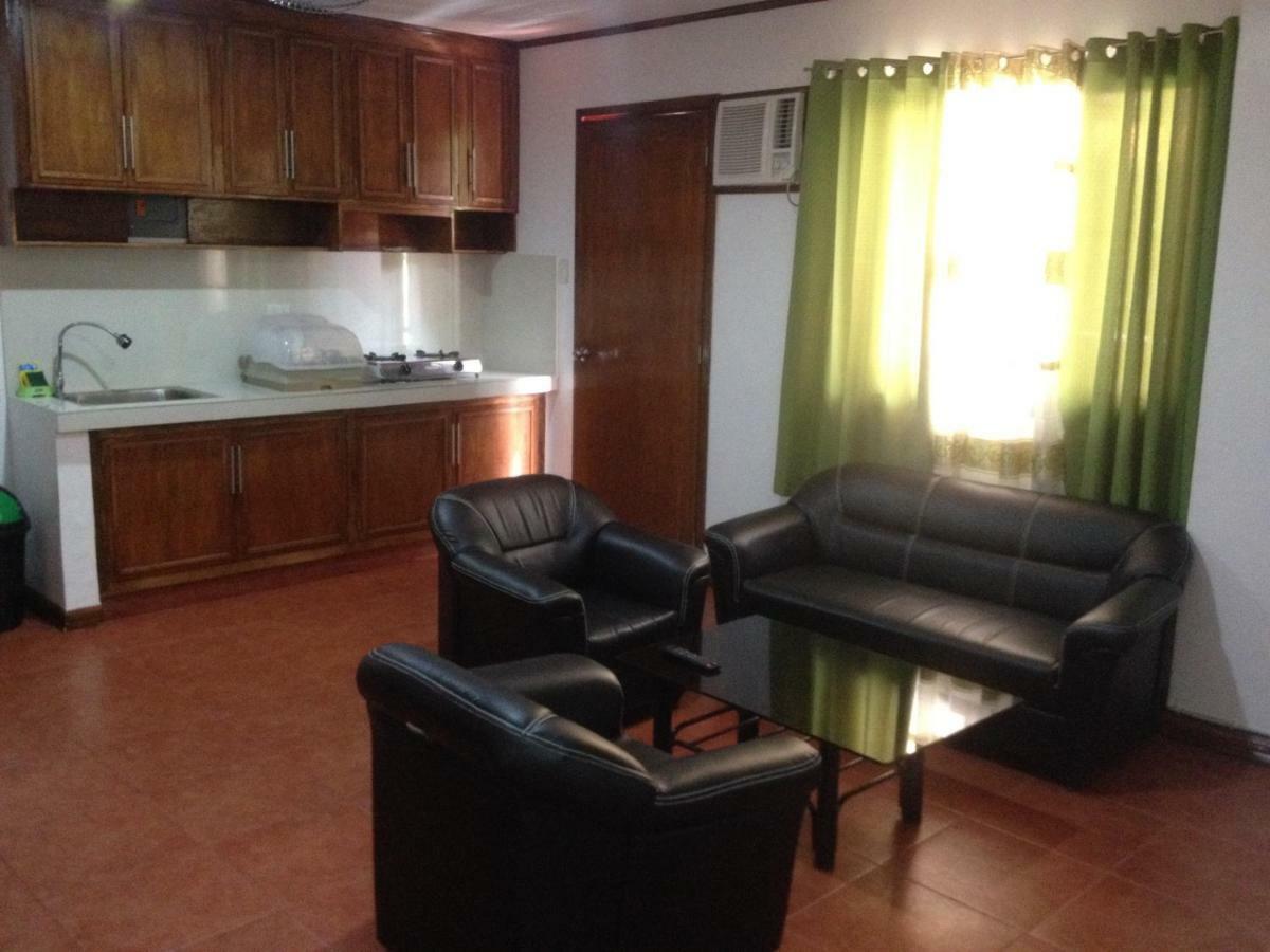 Badladz Staycation Condos Puerto Galera Buitenkant foto