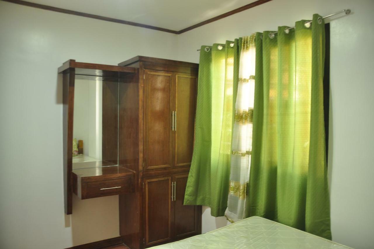 Badladz Staycation Condos Puerto Galera Buitenkant foto