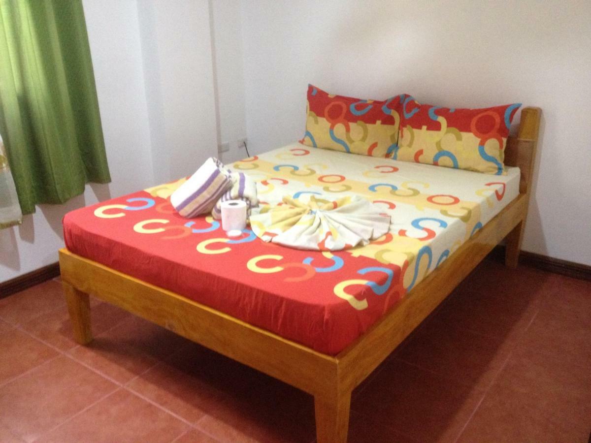 Badladz Staycation Condos Puerto Galera Buitenkant foto